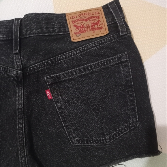 LEVI JEAN SHORT SIZE Unknown - Picture 15 of 16